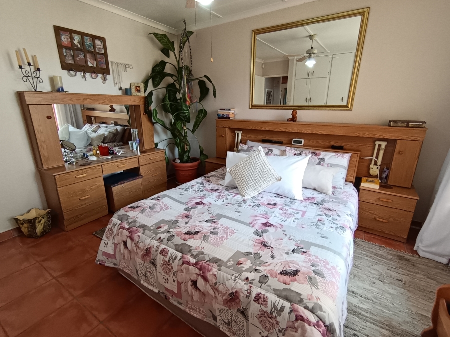 4 Bedroom Property for Sale in Wavecrest Eastern Cape